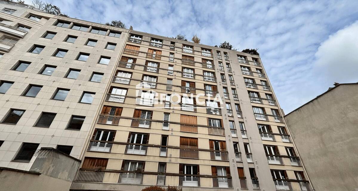 Parking à PARIS-14E