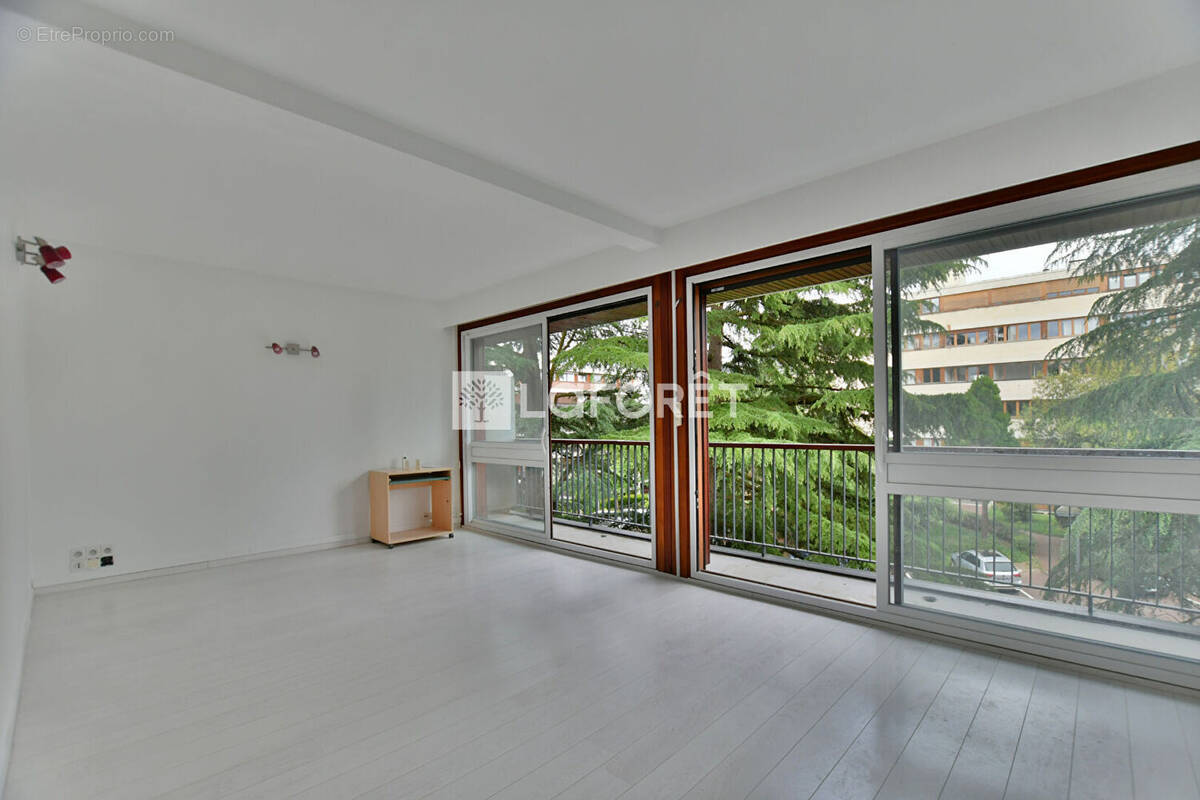 Appartement à LA CELLE-SAINT-CLOUD