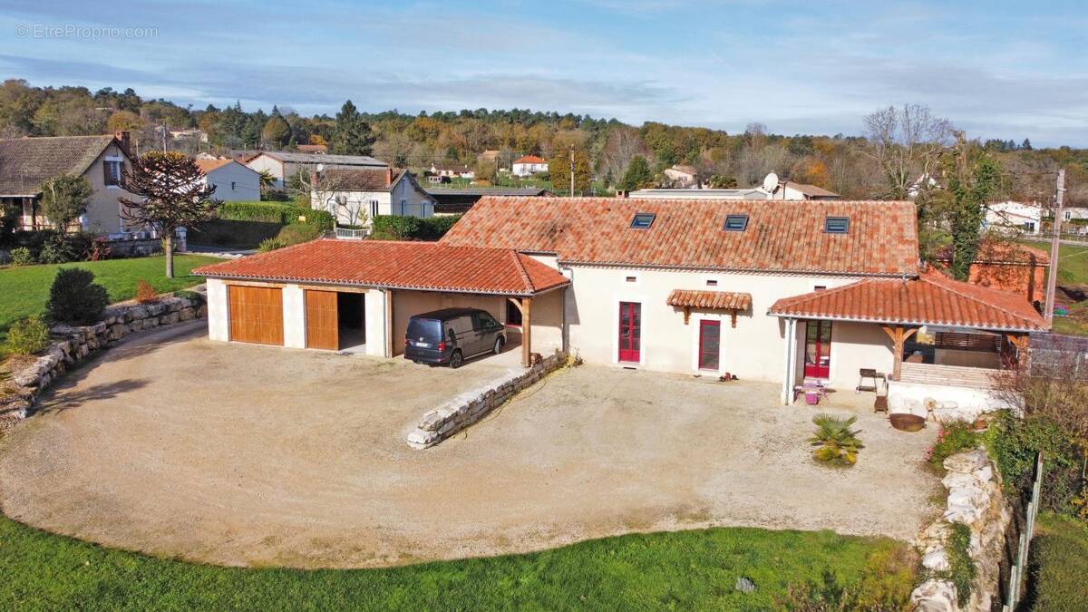Maison à NEUVIC