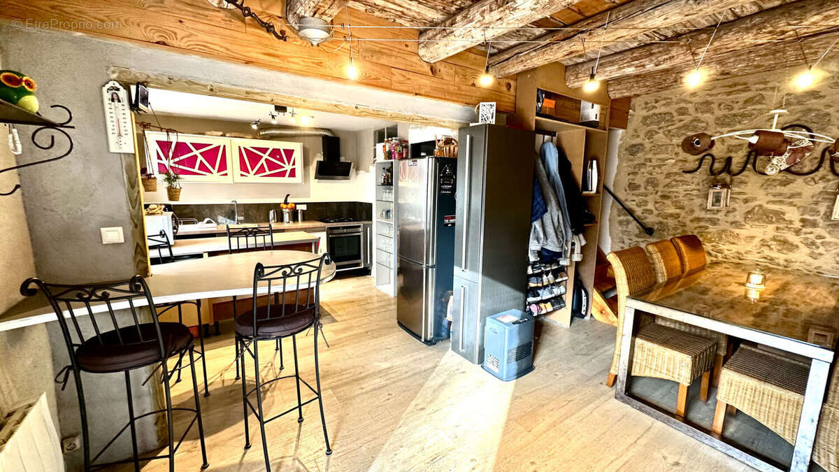 Appartement à ENTRAIGUES-SUR-LA-SORGUE