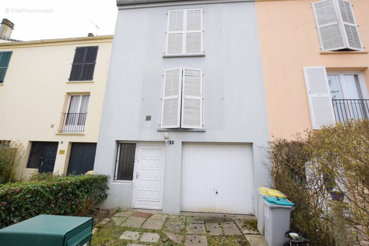 Maison à ELANCOURT