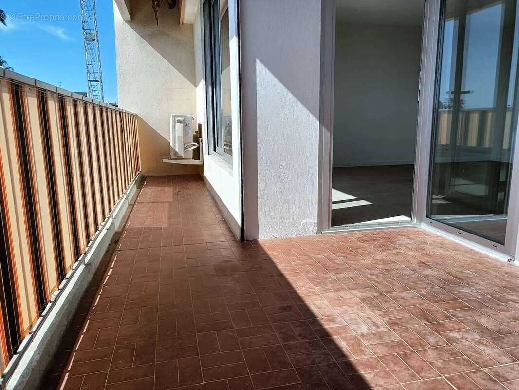 Appartement à SAINT-LAURENT-DU-VAR