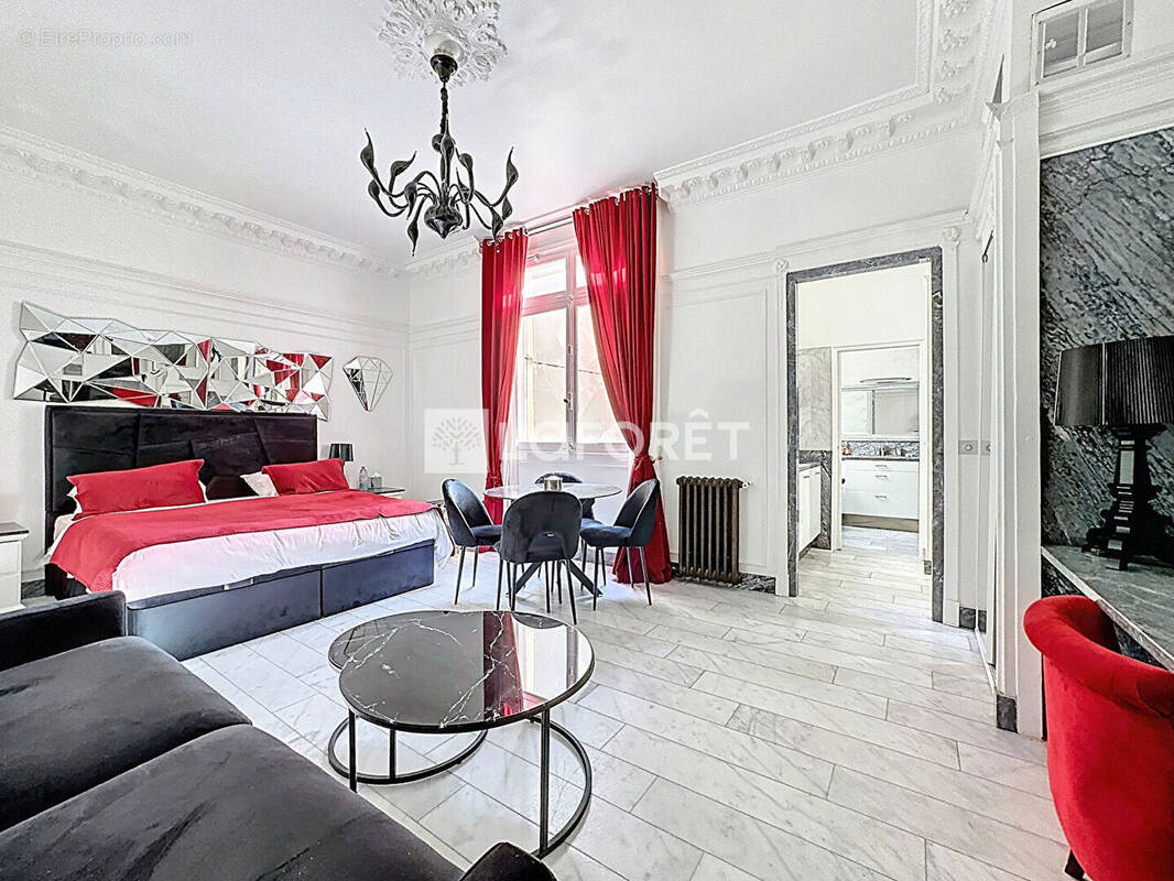Appartement à PARIS-8E
