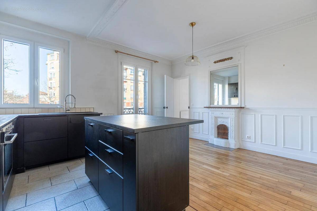 Appartement à PARIS-18E