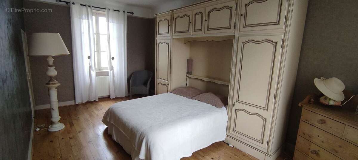 Maison à ARGENCES
