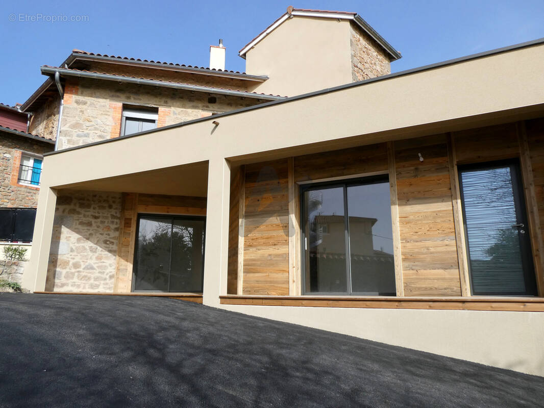 Maison à SAINT-LAURENT-DE-CHAMOUSSET