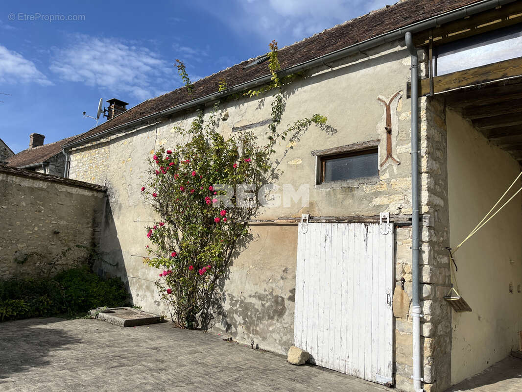 Maison à LA CHAPELLE-LA-REINE
