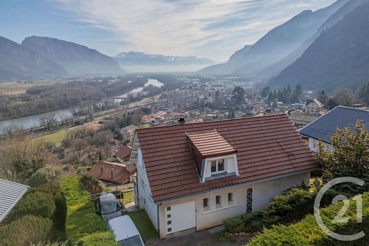 Maison à VEUREY-VOROIZE