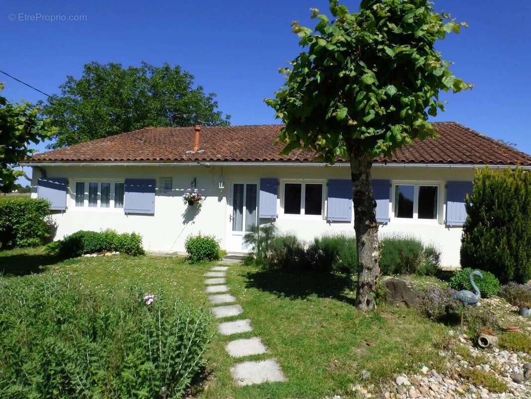 Maison à AUBETERRE-SUR-DRONNE