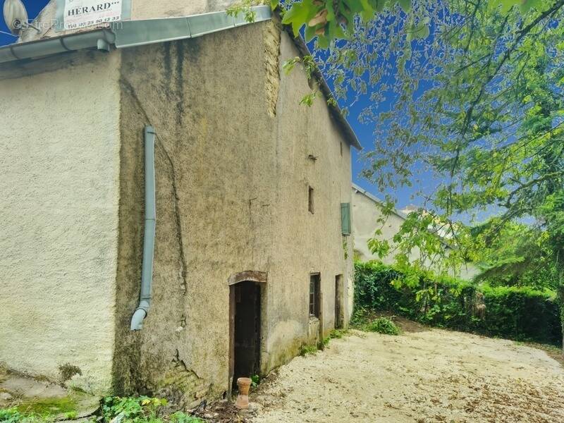 Maison à VAUCONCOURT-NERVEZAIN