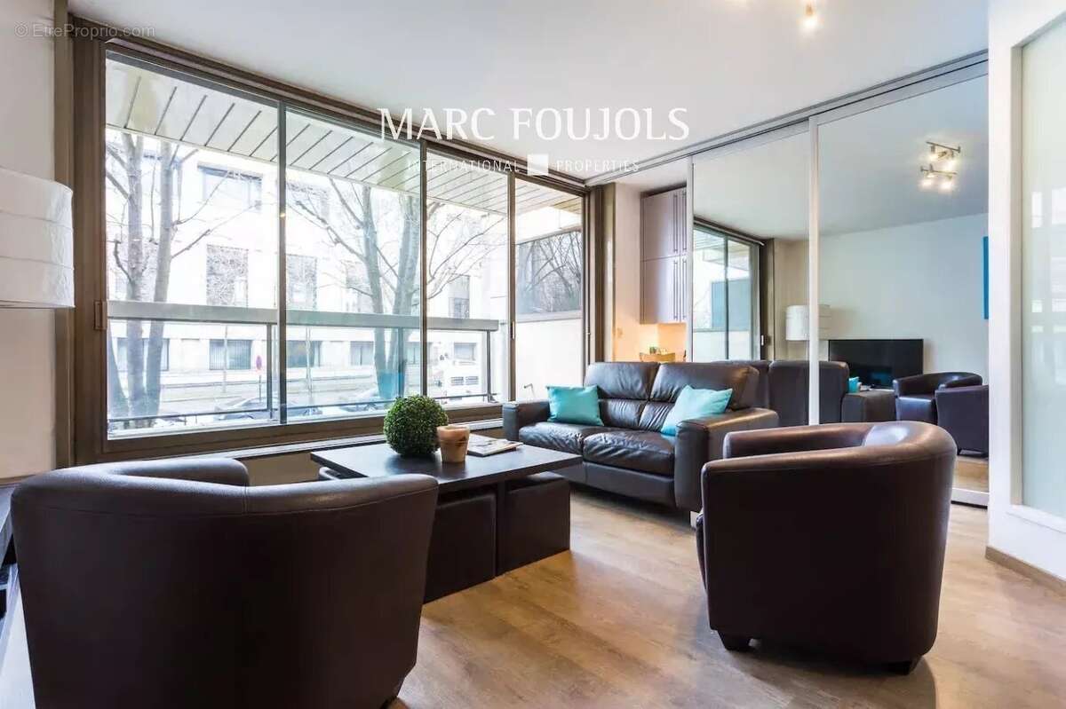 Appartement à PARIS-16E