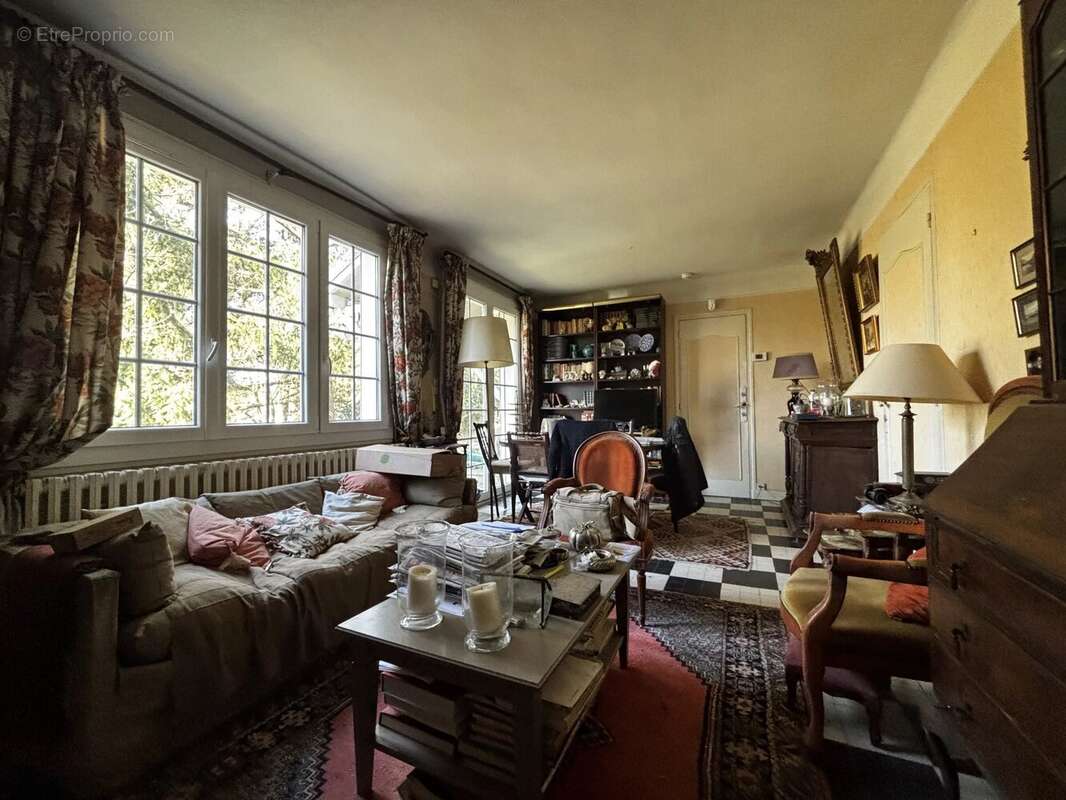 Maison à POLIGNY