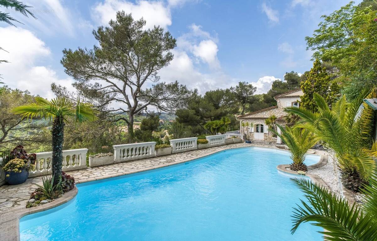 Maison à EZE
