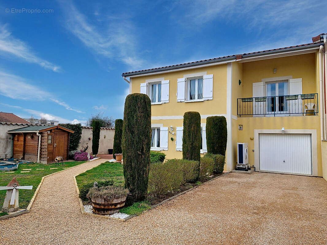 Maison à SURY-LE-COMTAL