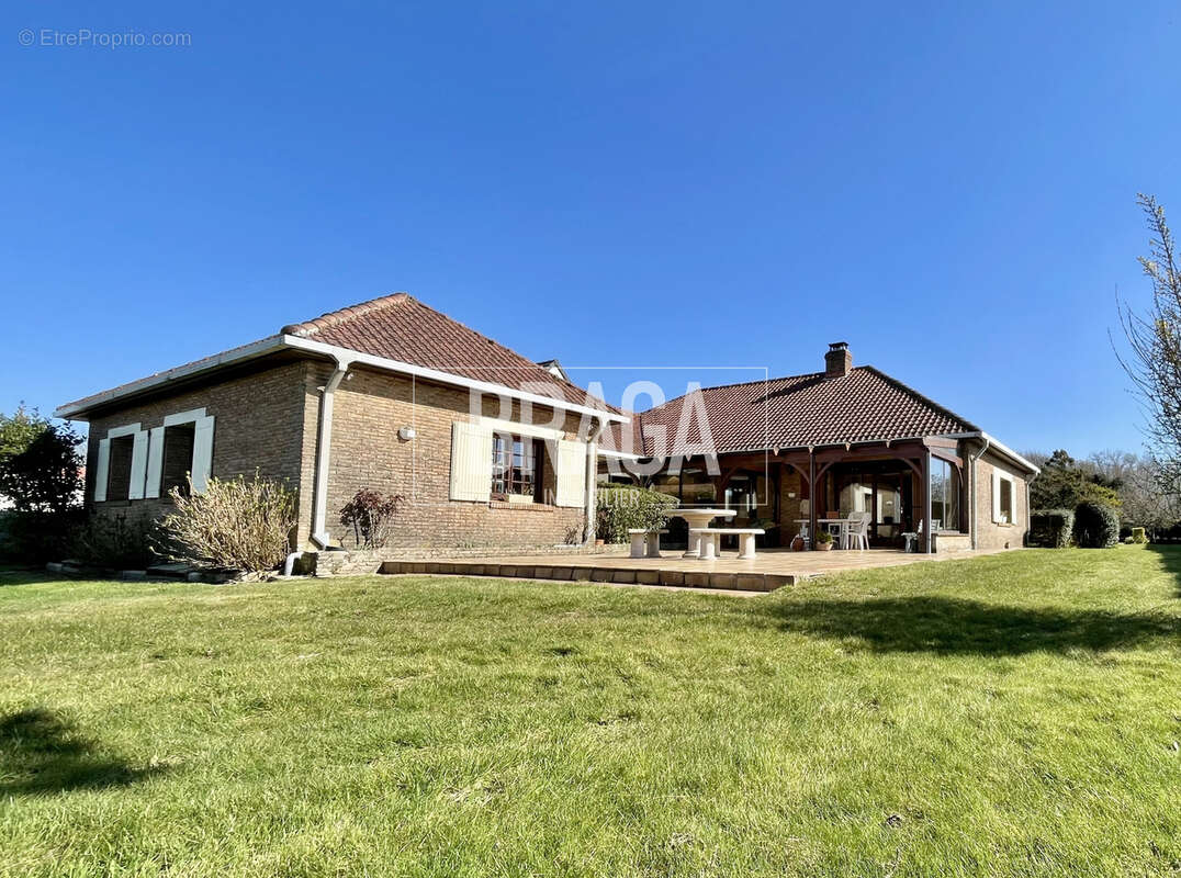 Maison à LA CAPELLE-LES-BOULOGNE