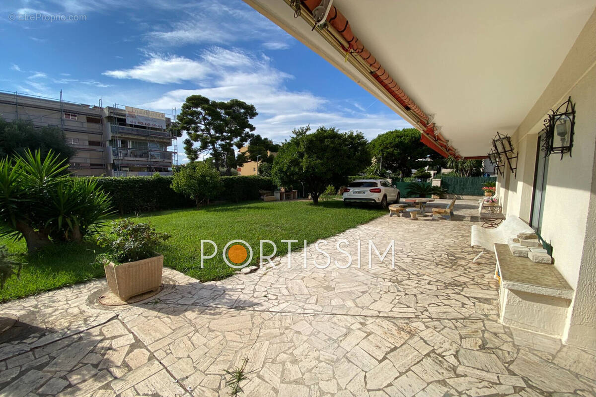 Appartement à SAINT-LAURENT-DU-VAR