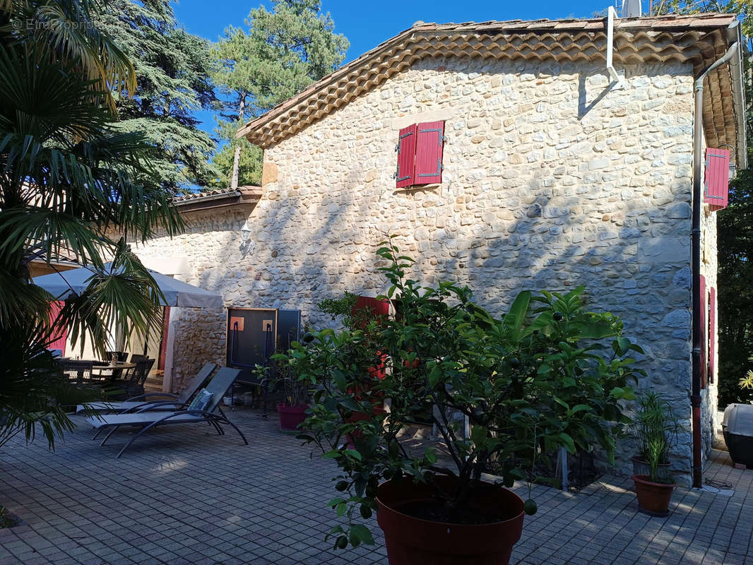 Maison à MIRMANDE