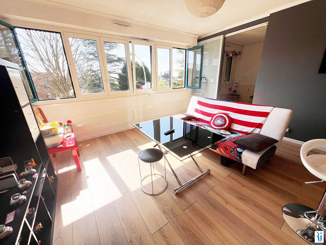 Appartement à MONT-SAINT-AIGNAN