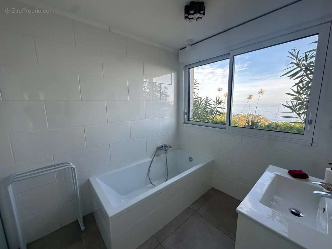 Appartement à LA TURBIE