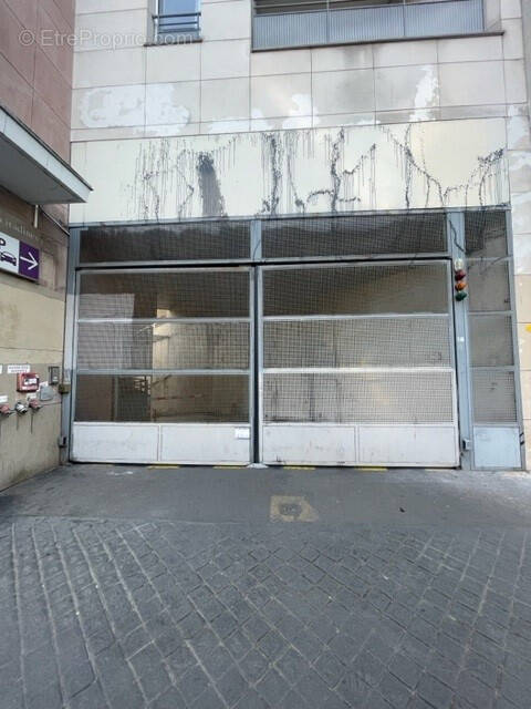 Parking à PARIS-11E