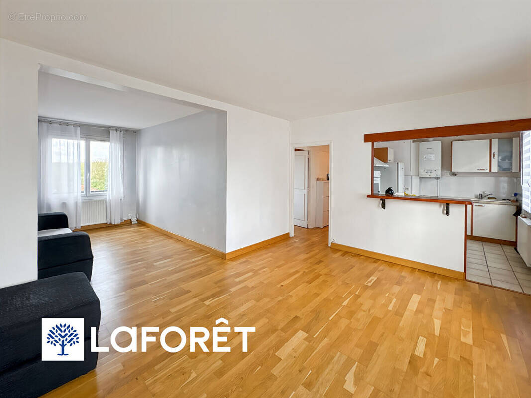 Appartement à SAINTE-GENEVIEVE-DES-BOIS