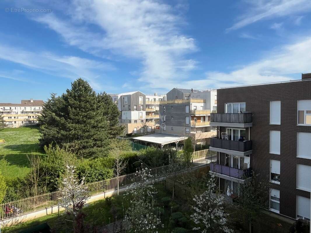 Appartement à COMBS-LA-VILLE
