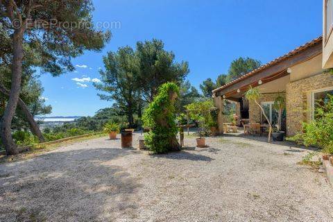 Maison à HYERES