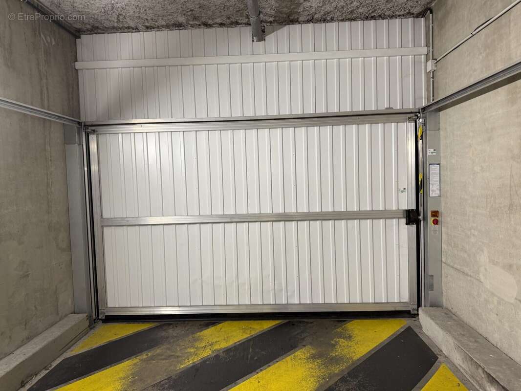 Parking à LYON-8E