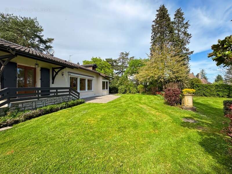 Maison à PREVESSIN-MOENS