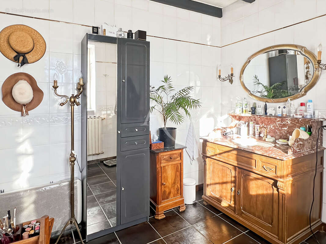Maison à LE GUE-DE-VELLUIRE