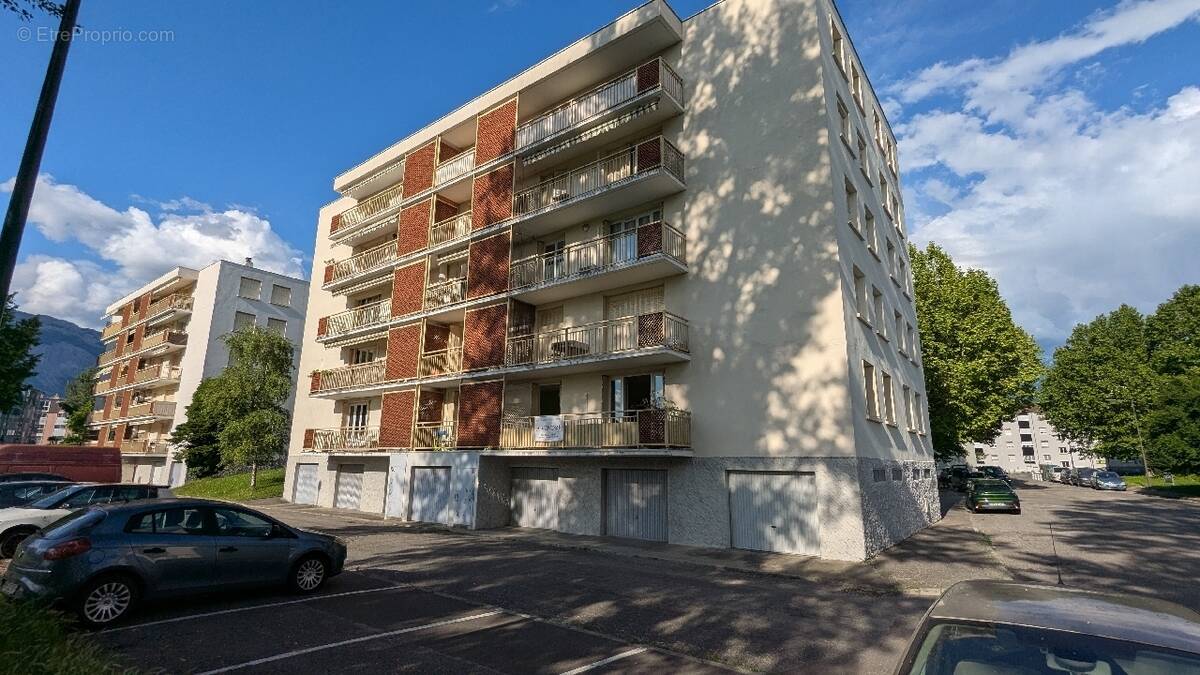 Appartement à SAINT-MARTIN-D&#039;HERES