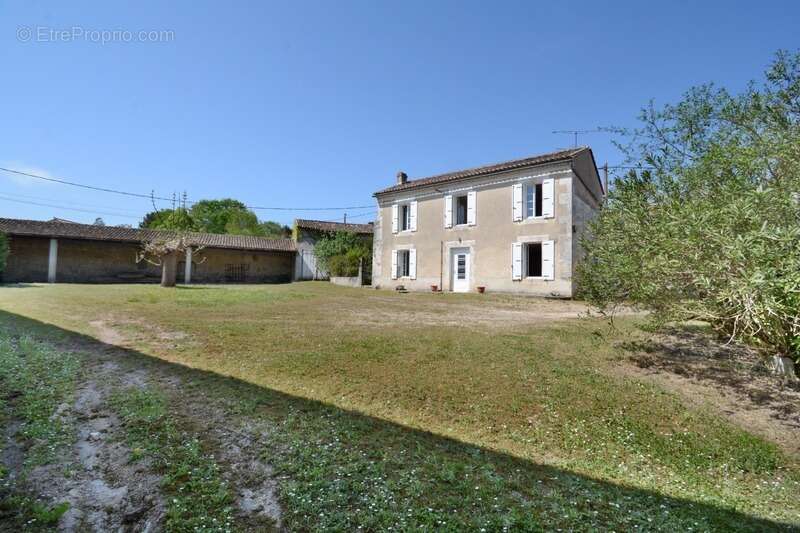Maison à HIERSAC