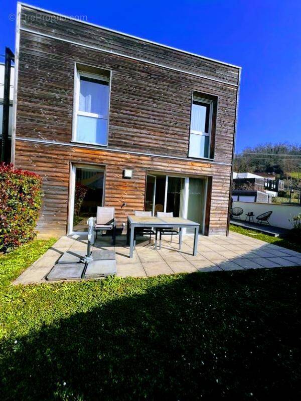Appartement à NEUVILLE-SUR-SAONE