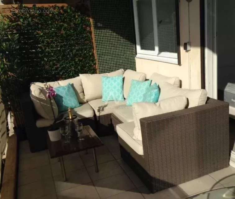 Appartement à SAINT-LAURENT-DU-VAR
