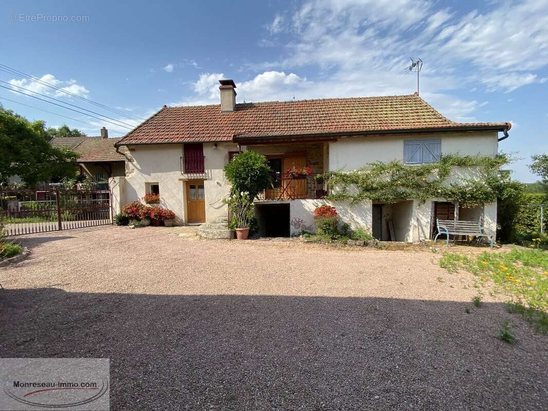 Maison à PRESSY-SOUS-DONDIN