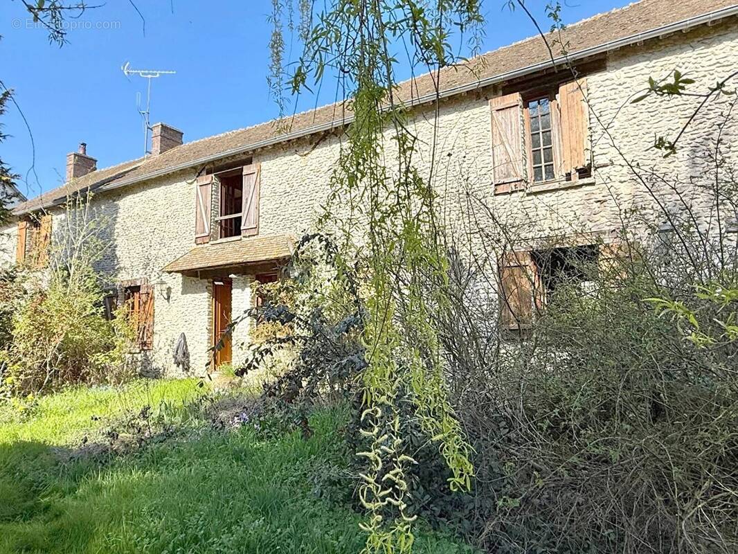 Maison à HOUDAN