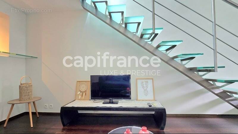 Appartement à PARIS-8E