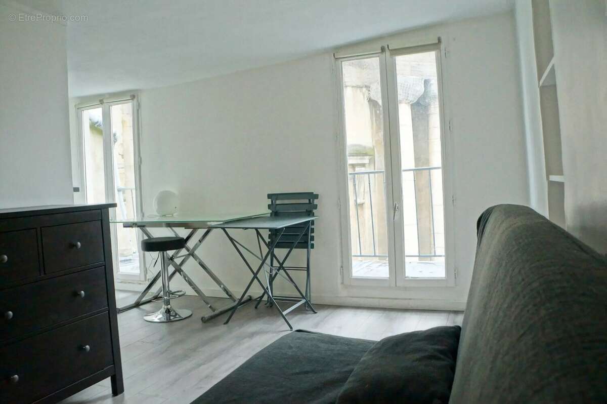 Appartement à PARIS-1E