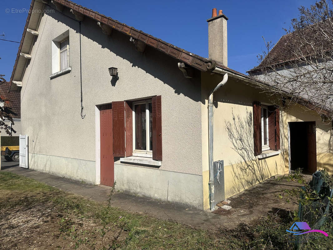 Arrière de la maison   - Maison à CHATEAUMEILLANT