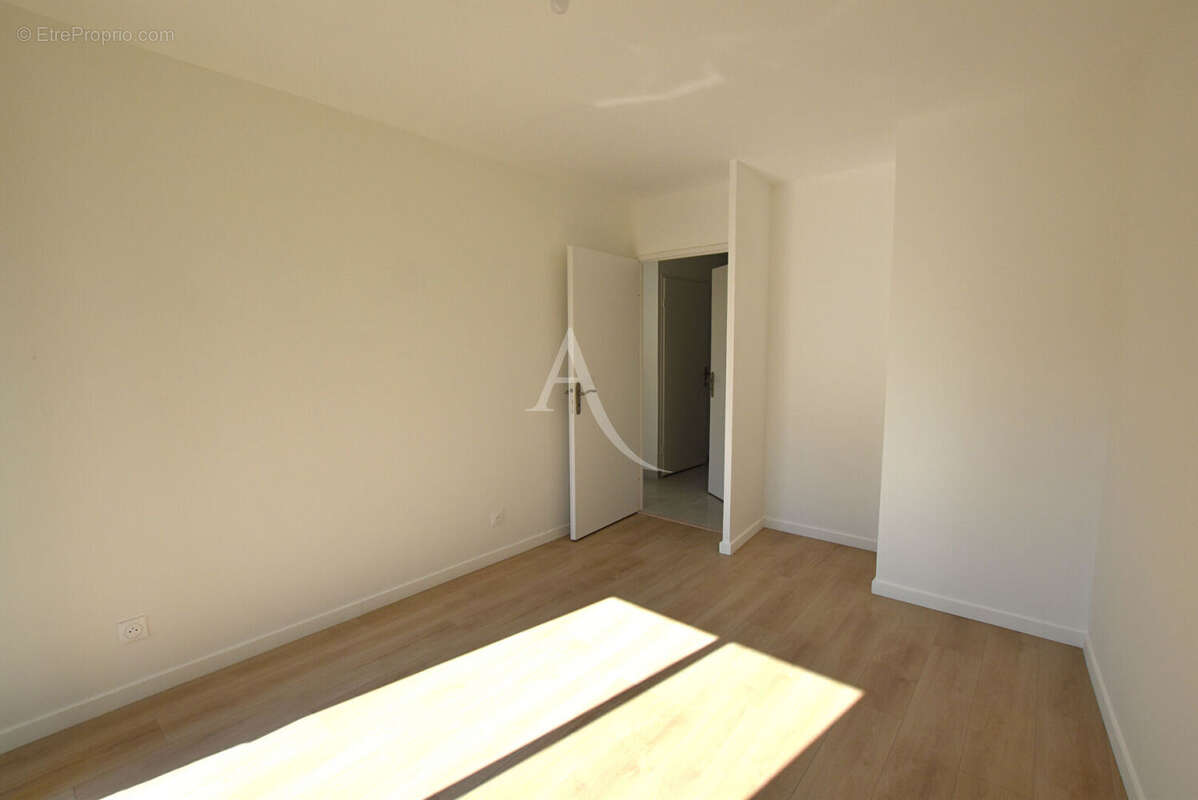 Appartement à COMBS-LA-VILLE