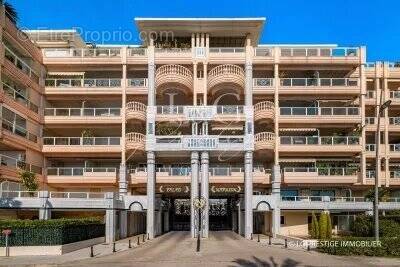 Appartement à VALLAURIS