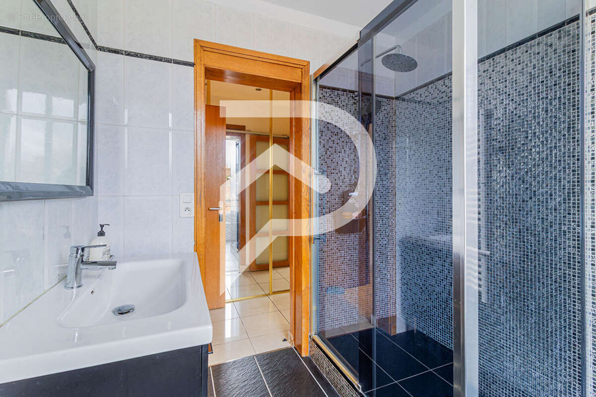 Appartement à MARSEILLE-2E