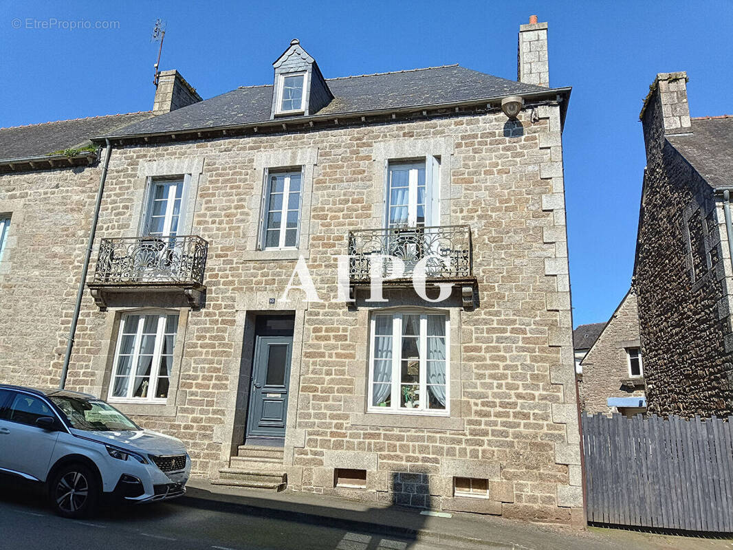 Maison à SAINT-NICOLAS-DU-PELEM