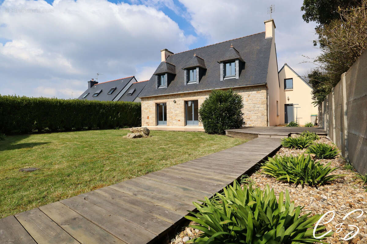 Maison à COMBRIT