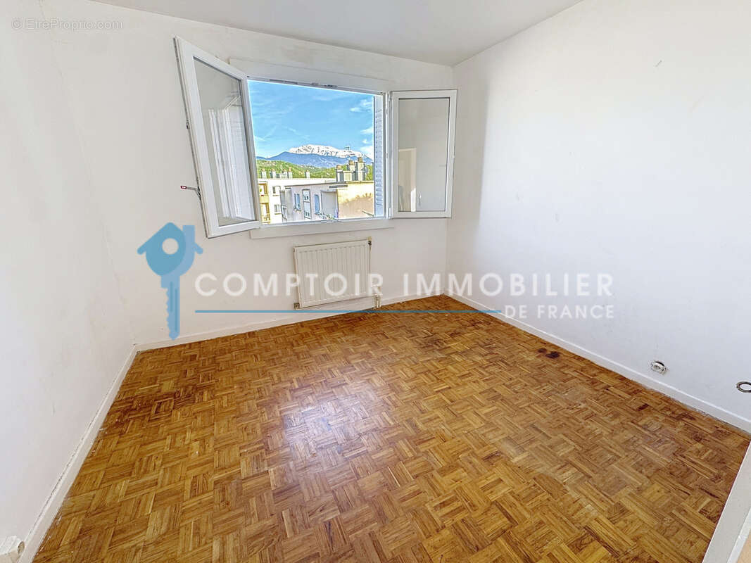 Appartement à LE PONT-DE-CLAIX