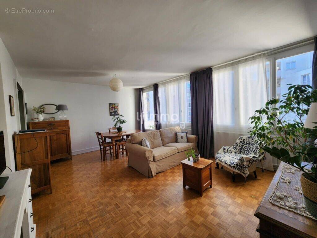 Appartement à PARIS-20E