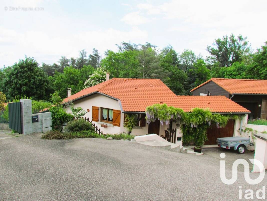 Photo 1 - Maison à SAINT-GENEST-LERPT