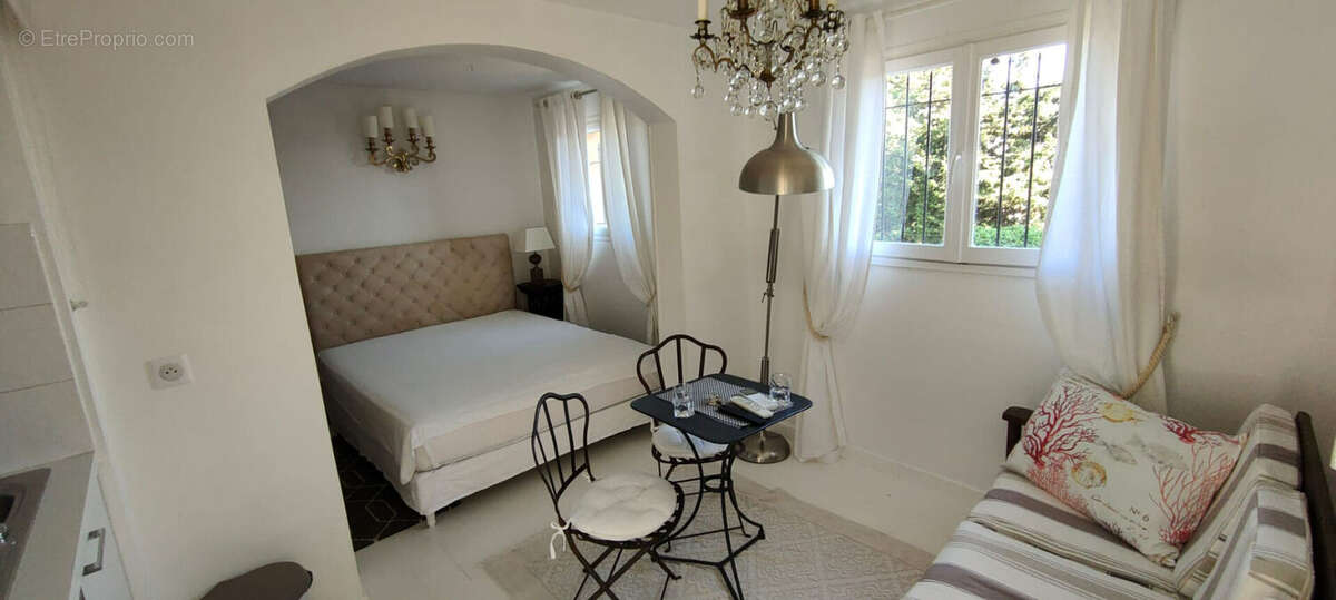 Maison à VALLAURIS