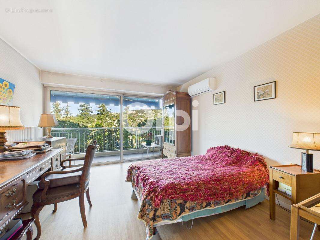 Appartement à MANDELIEU-LA-NAPOULE