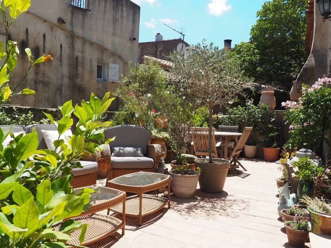 Appartement à LA GARDE-FREINET